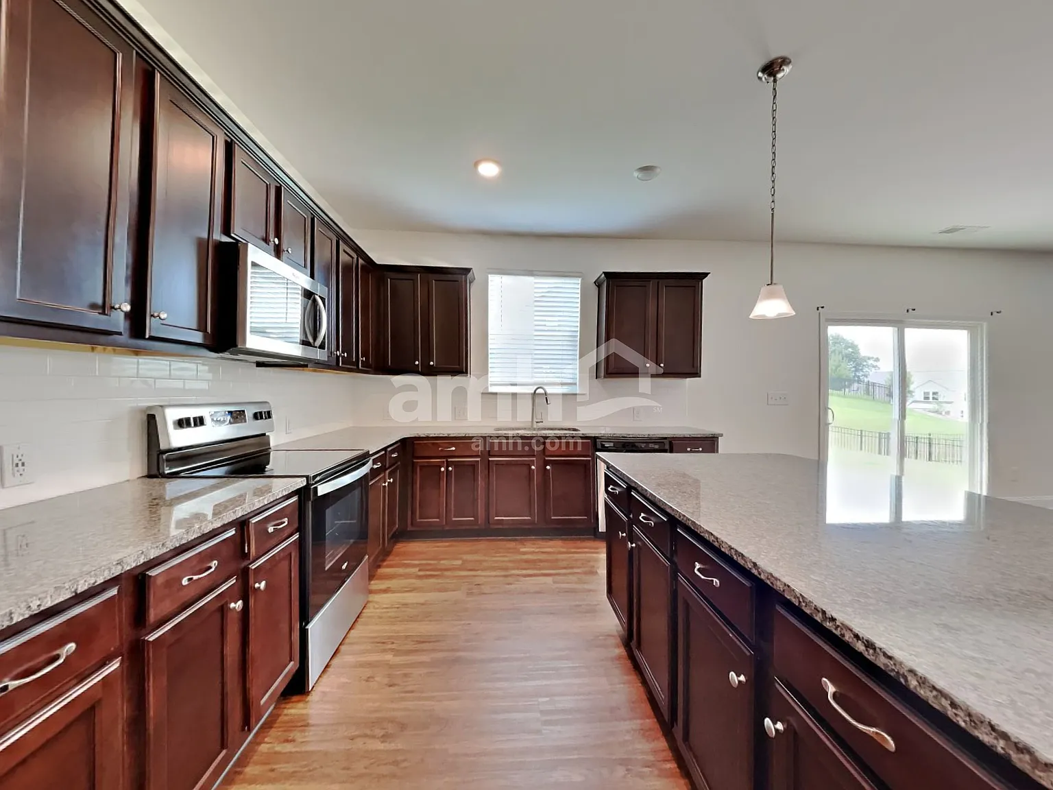 4 bed, 2.5 bath, 2449 sqft, $2,670 — Photo 3