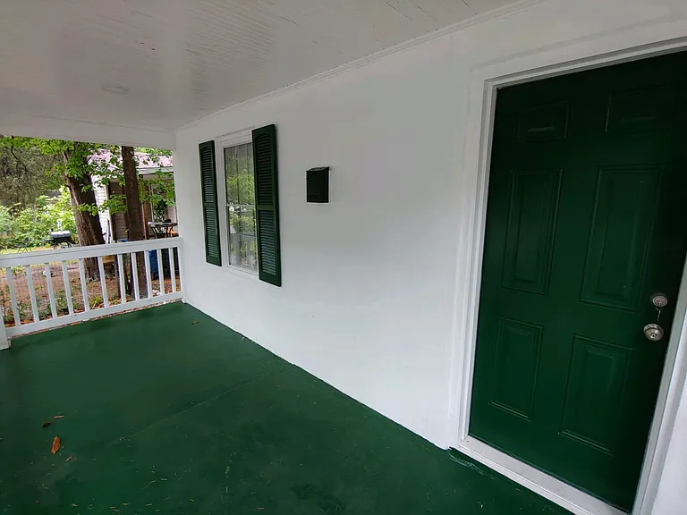 1110 Henderson Ave — Photo 2