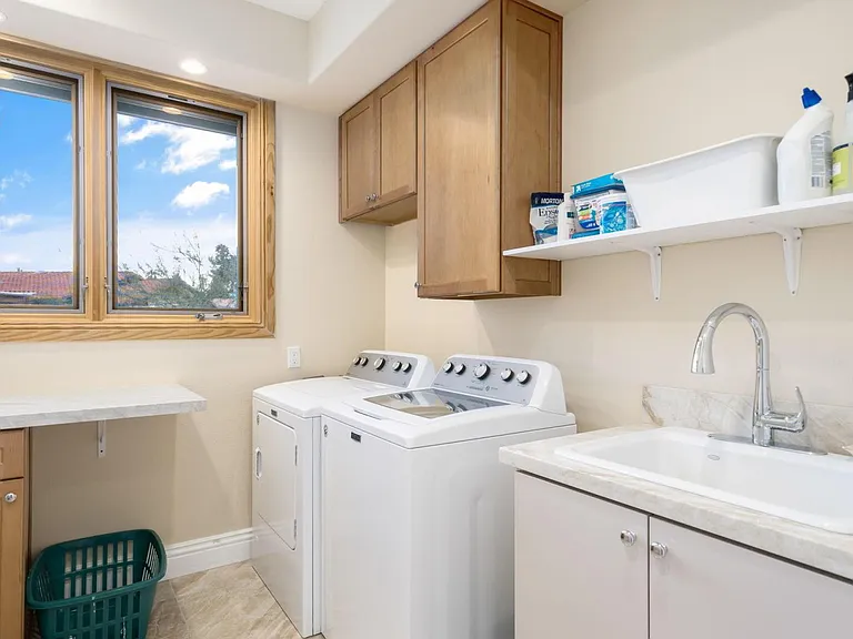 45711 Edgehill Dr — Photo 16