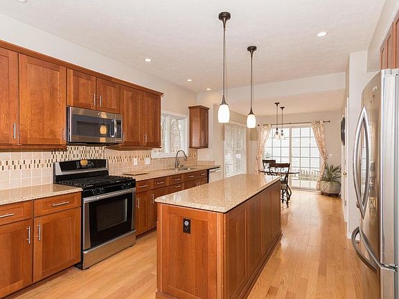 3rd image of 18098 Benton Oak Dr
