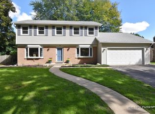 9 S Northampton Dr, Geneva, IL 60134