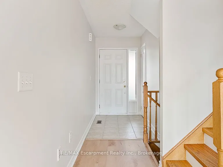 4832 Capri Cres — Photo 5