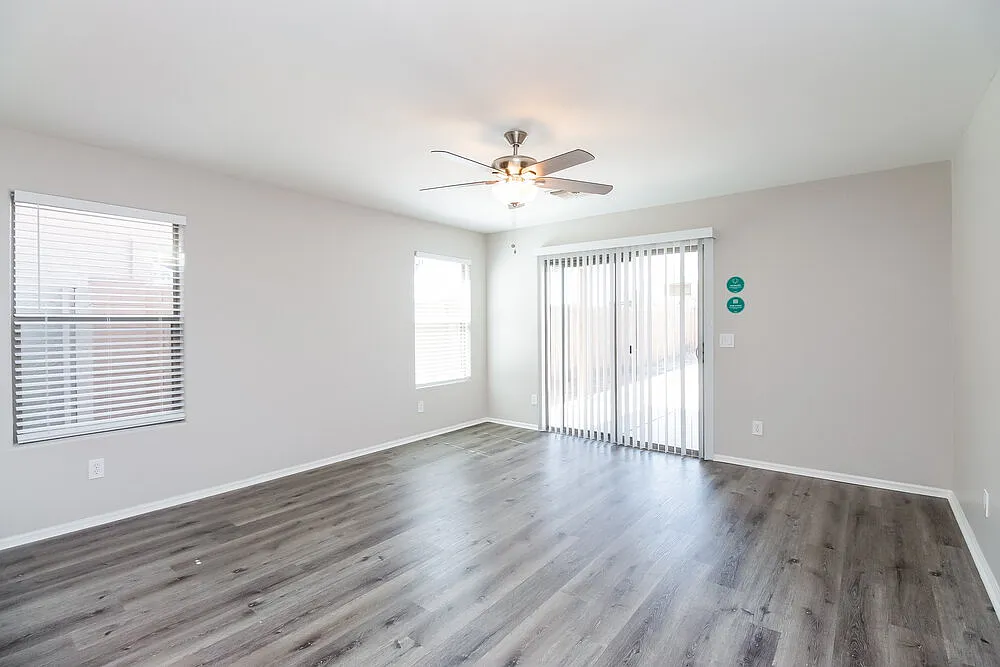 3 bed, 2.0 bath, 1526 sqft, $2,025 — Photo 3