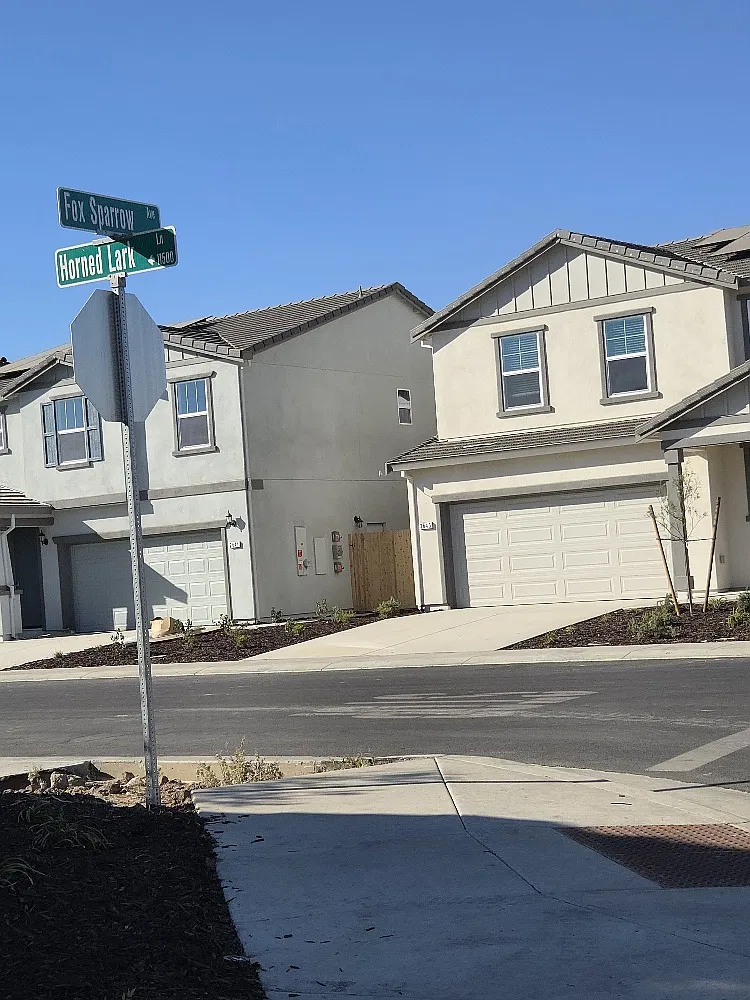 4 bed, 2259 sqft, $3,250 — Photo 2