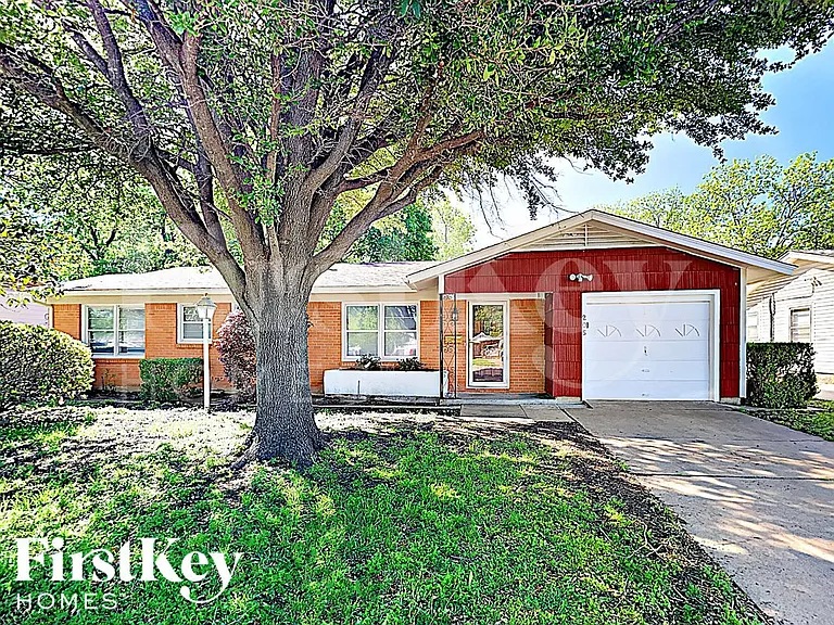 205 SW Moody St — Photo 1