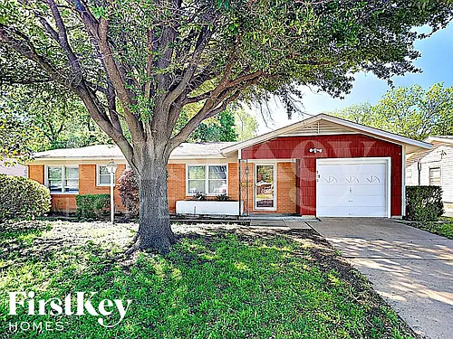 205 SW Moody St Photo 1 205 SW Moody St Photo 1