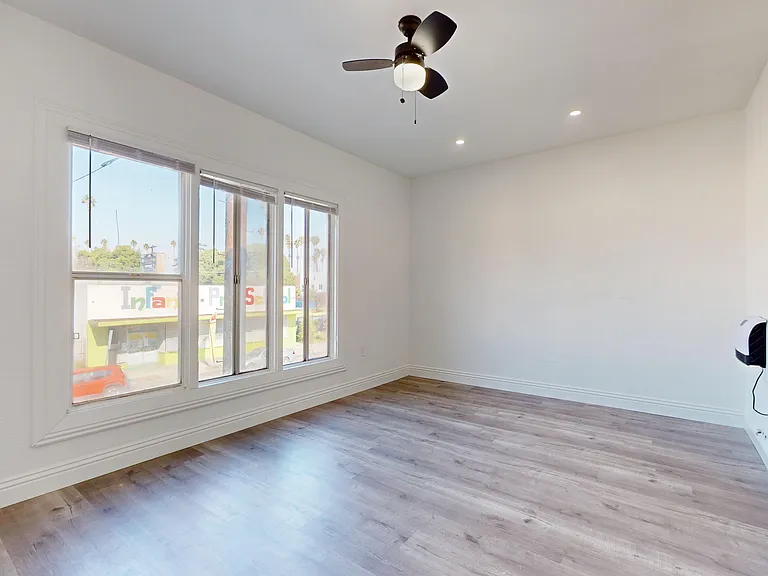 2318 W Jefferson Blvd #A — Photo 11