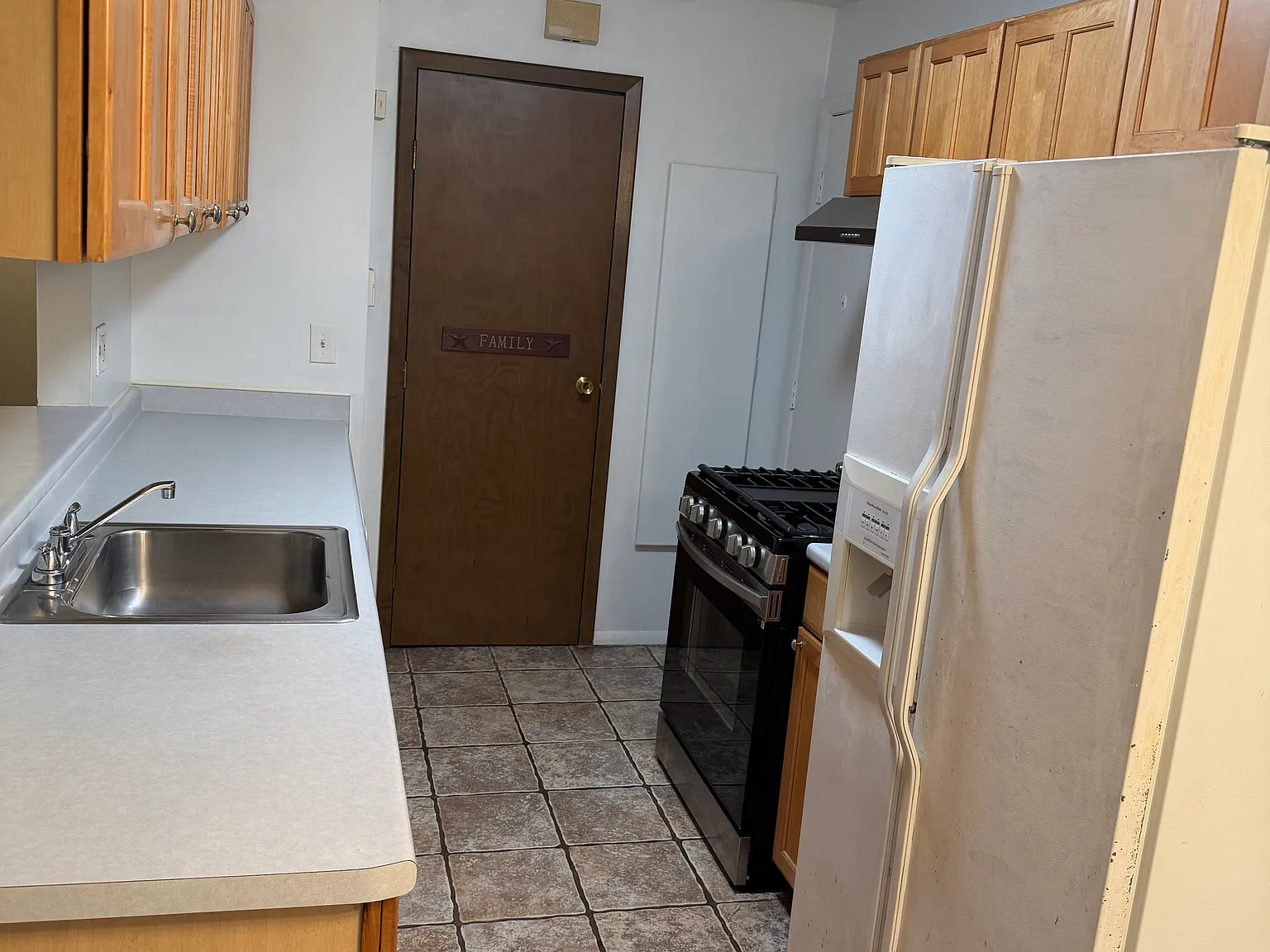 2 bed, 1.5 bath, 968 sqft, $1,630 — Photo 3