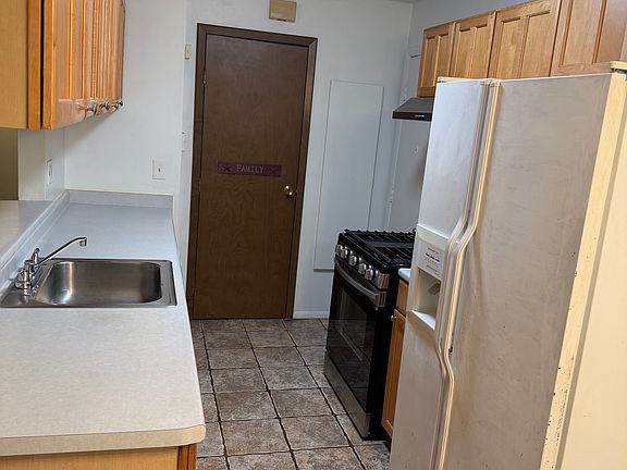 3rd image of 23687 Stonehenge Blvd