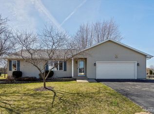 115 Windward Ln, Rochelle, IL 61068
