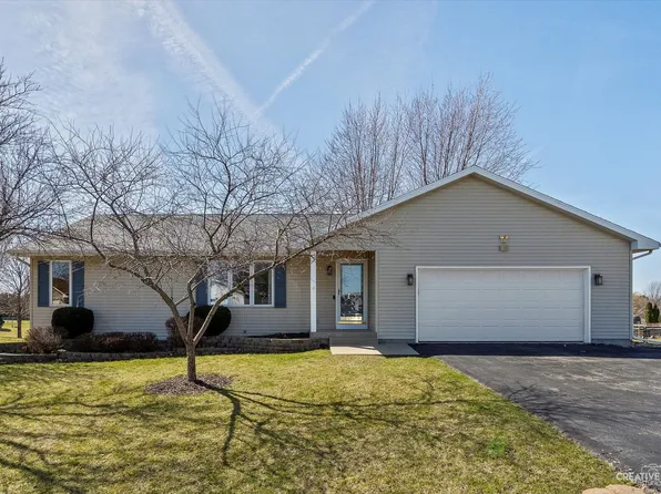 115 Windward Ln, Rochelle, IL 61068