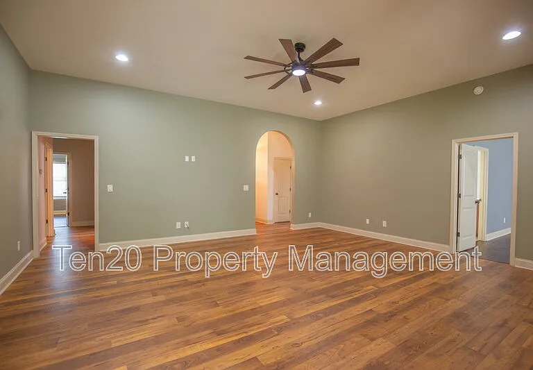 130 Lee Road 2170 — Photo 3
