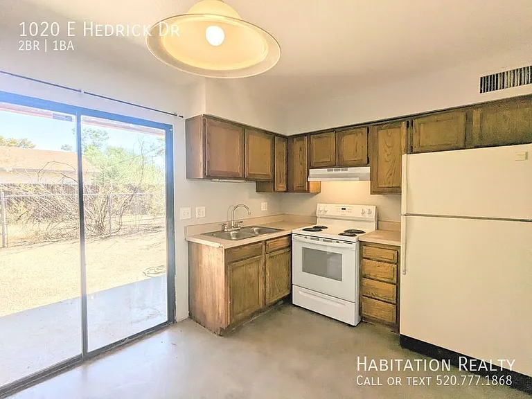 1020 E Hedrick Dr — Photo 1