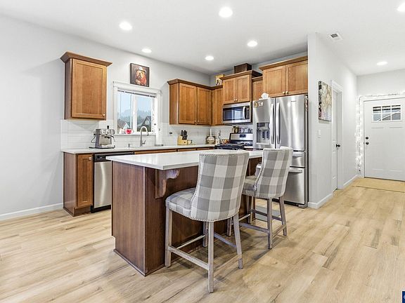 4th image of 901 Riley Dr NE