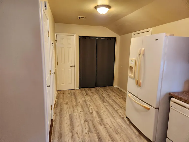 434 S Richmond Ave — Photo 14