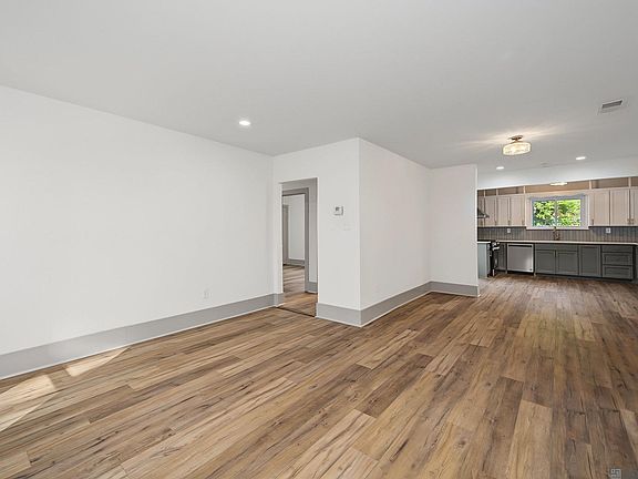 4th image of 2434 Honeysuckle Ave