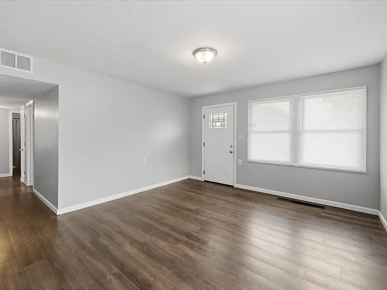 3705 N Whittier Pl — Photo 3