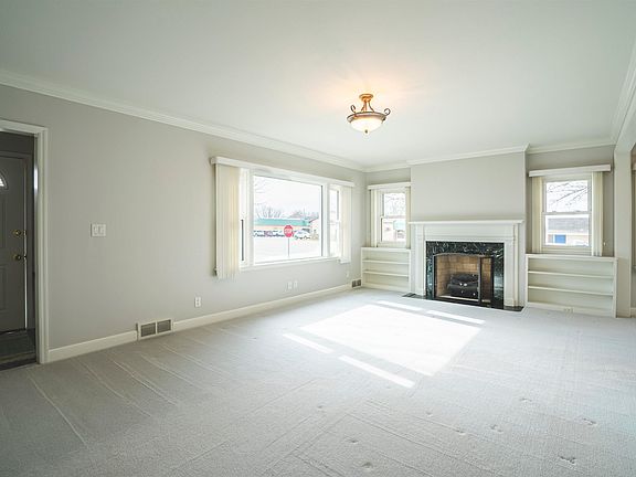 2nd image of 425 1st St NW