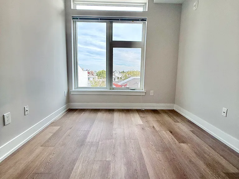 722 W Thompson St #207 — Photo 9