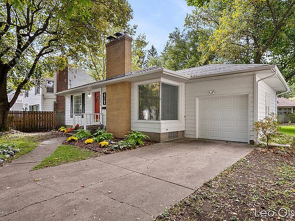 2nd image of 1221 Gladstone Dr SE