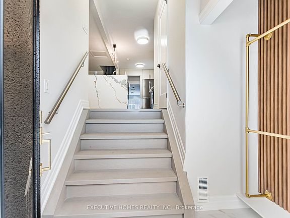 3rd image of 2685 Windjammer Rd