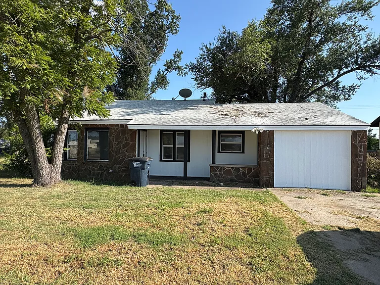 607 W Poplar St — Photo 1