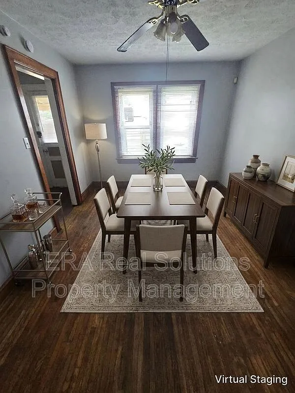 2 bed, 1.0 bath, 912 sqft, $950 — Photo 2