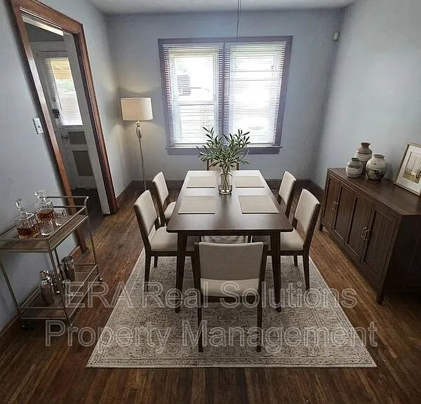 598 S Hague Ave — Photo 2