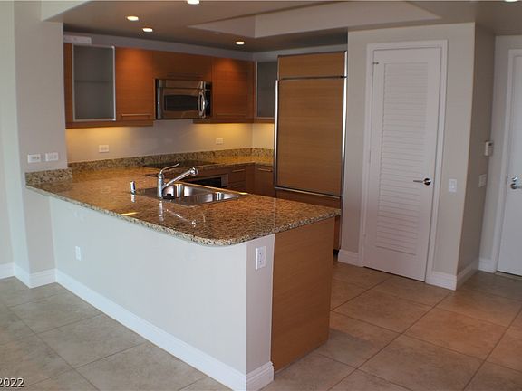 4th image of 222 Karen Ave Unit 2004