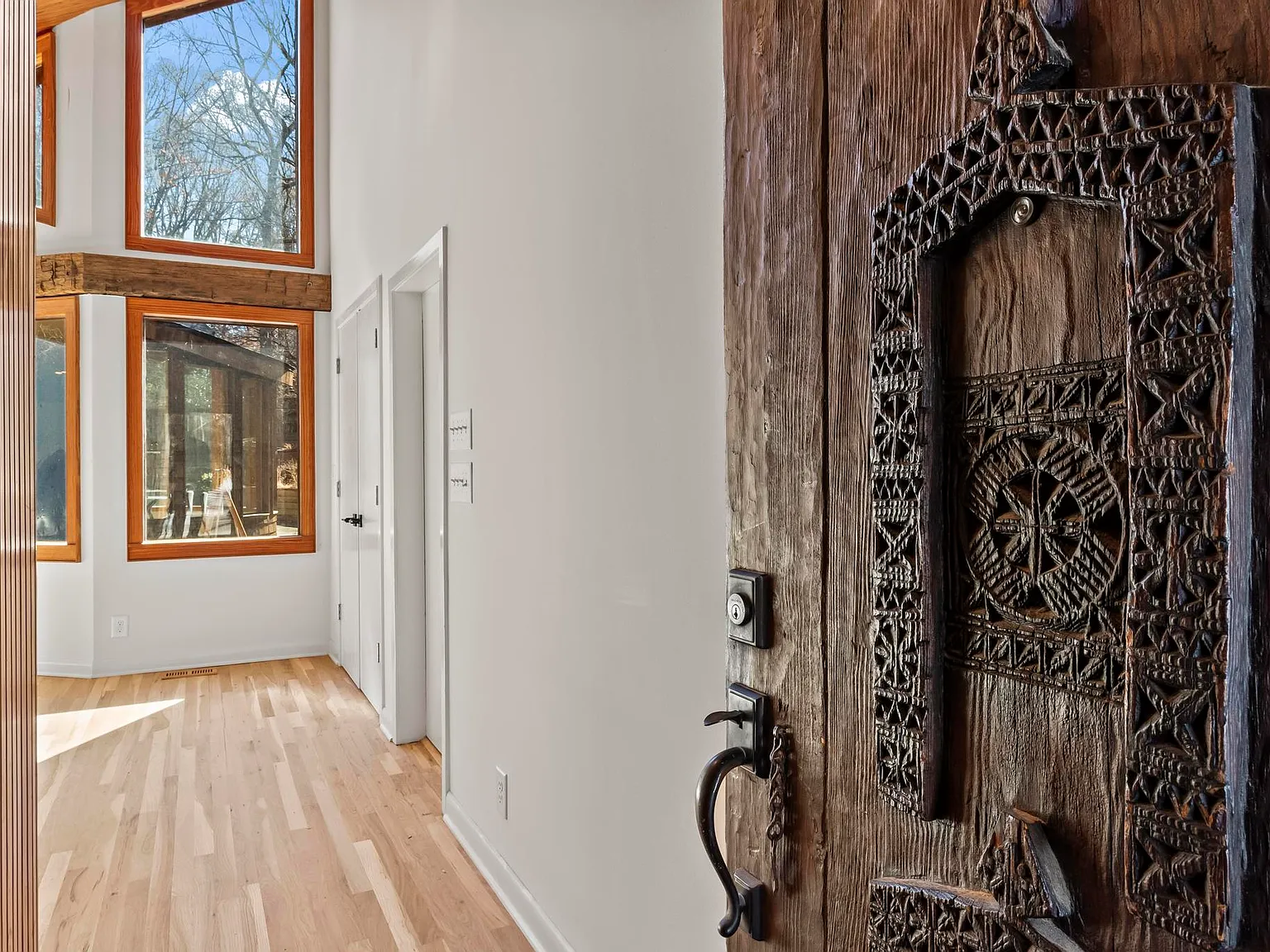 5 bed, 8250 sqft, $15,750 — Photo 3