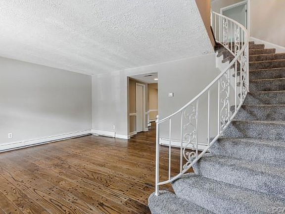 3rd image of 3016 Waddington Dr
