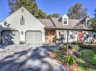 64 Slaymaker Hill Rd, Kinzers, PA 17535