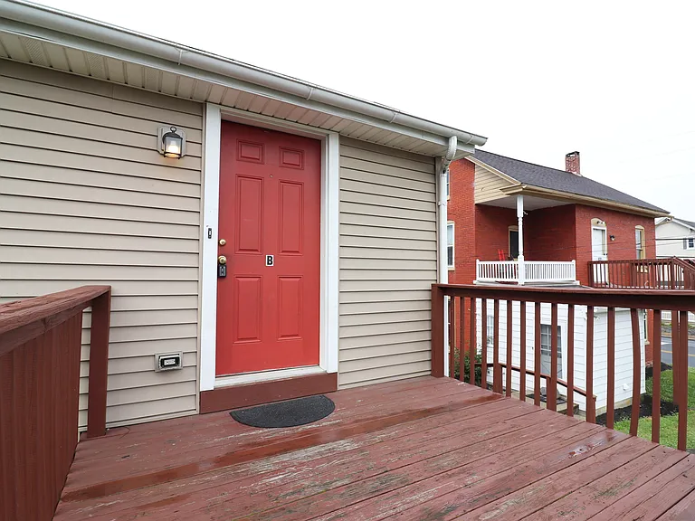 709 Main St #B — Photo 4