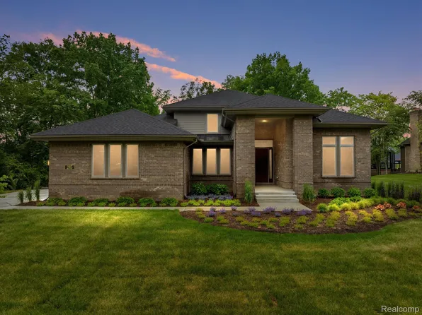 285 Wilshire Dr, Bloomfield Hills, MI 48302