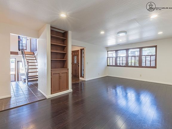 5th image of 801 Parcel St