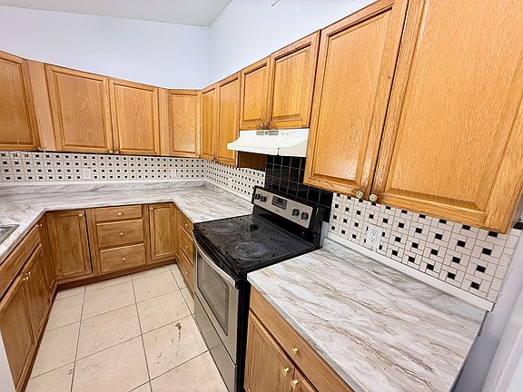 4th image of 1427 45th Avenue Cir W