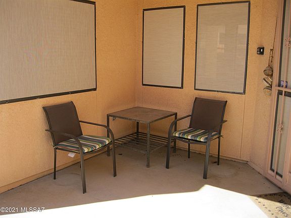 5th image of 302 N Royal Bell Dr