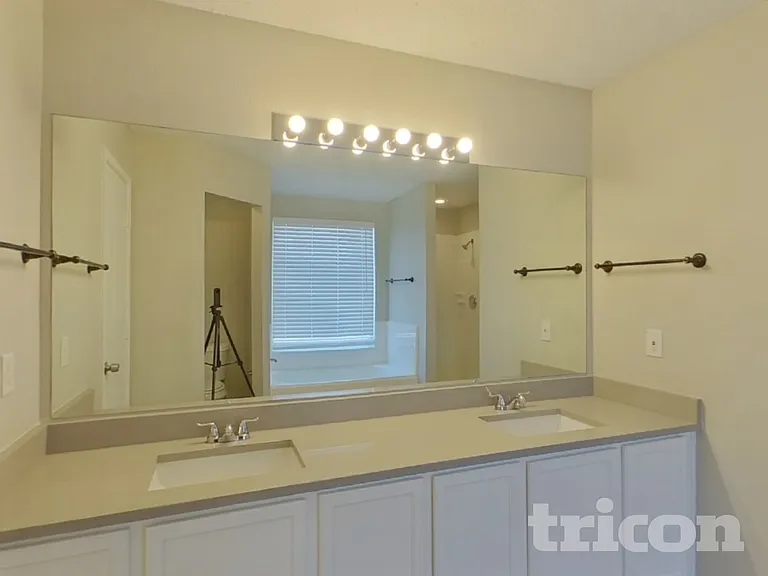 1619 Columbia Dr — Photo 9