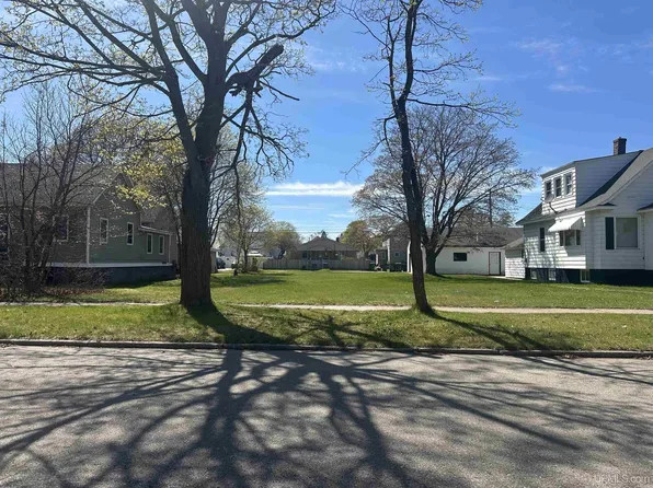 314 S 11th St, Escanaba, MI 49829