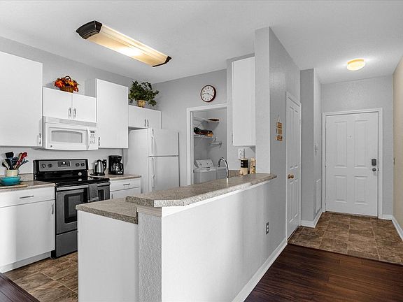 2nd image of 5016 Hemingway Cir