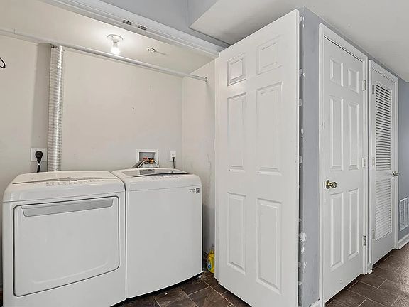 4th image of 826 Monet Dr