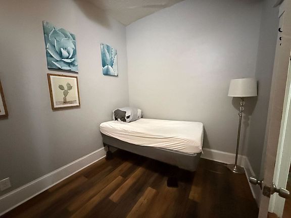 5th image of 1914 Barnard St Unit B3
