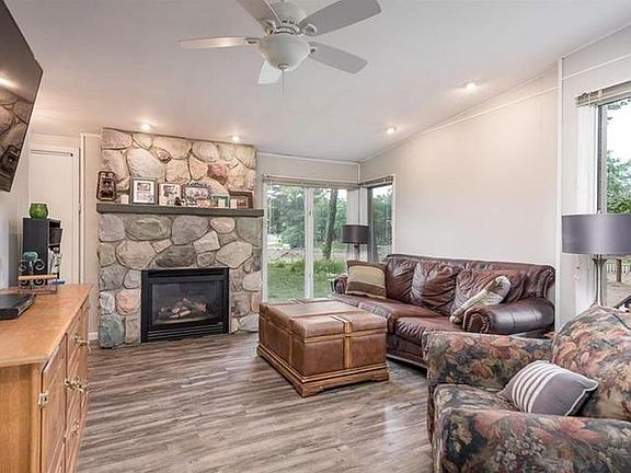 2nd image of 3201 N Douglas Dr