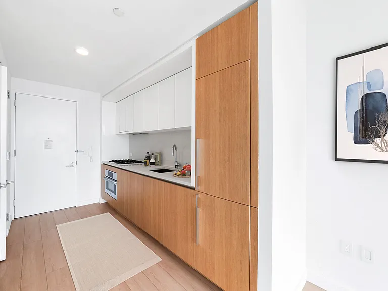 605 W 42nd St #45E — Photo 3