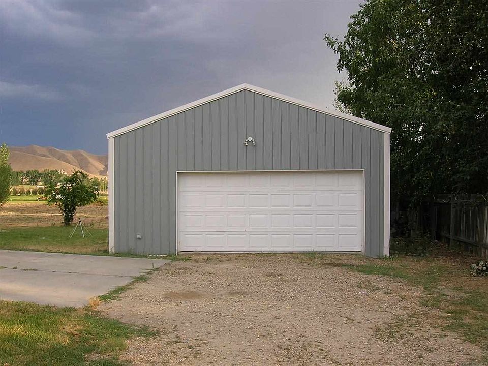 2nd image of 3023 Laurel Way