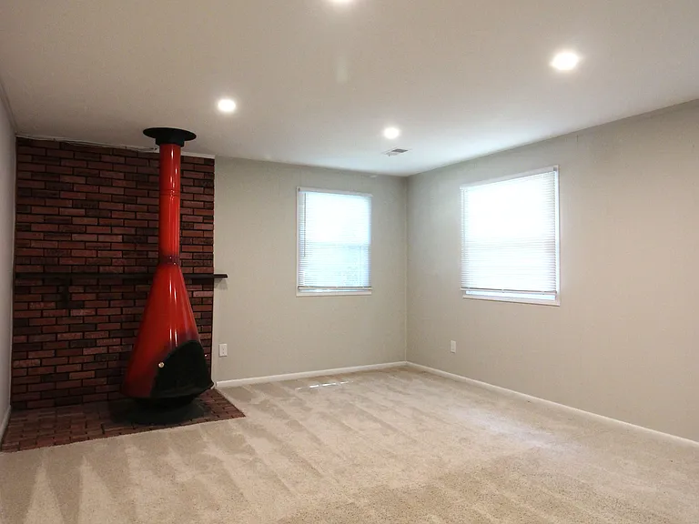 6211 Duntley Ct — Photo 44