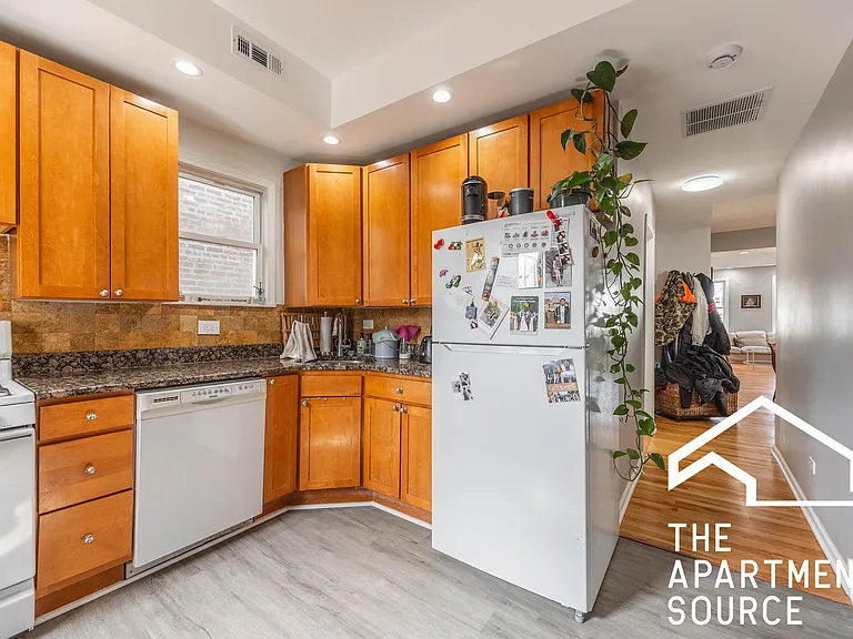 1647 N Francisco Ave #B — Photo 8