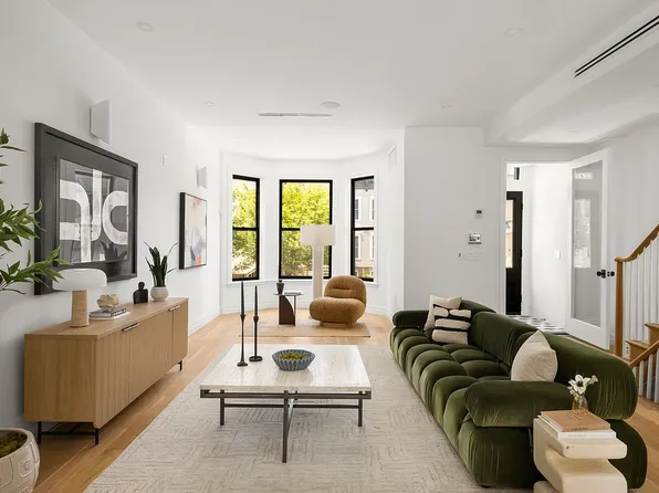 12 Pilling St, Brooklyn, NY 11207