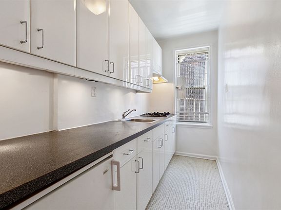 5th image of 120 Bennett Ave APT 6C