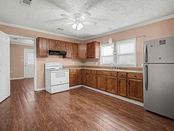 5th image of 437 Dripping Springs Rd